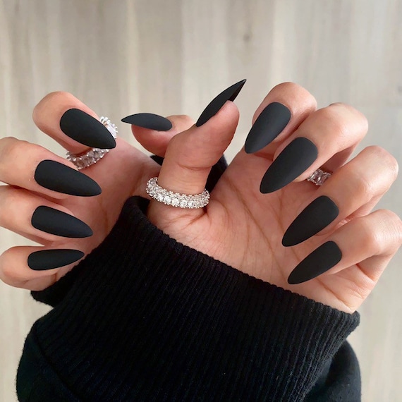 Black stiletto nails best sale