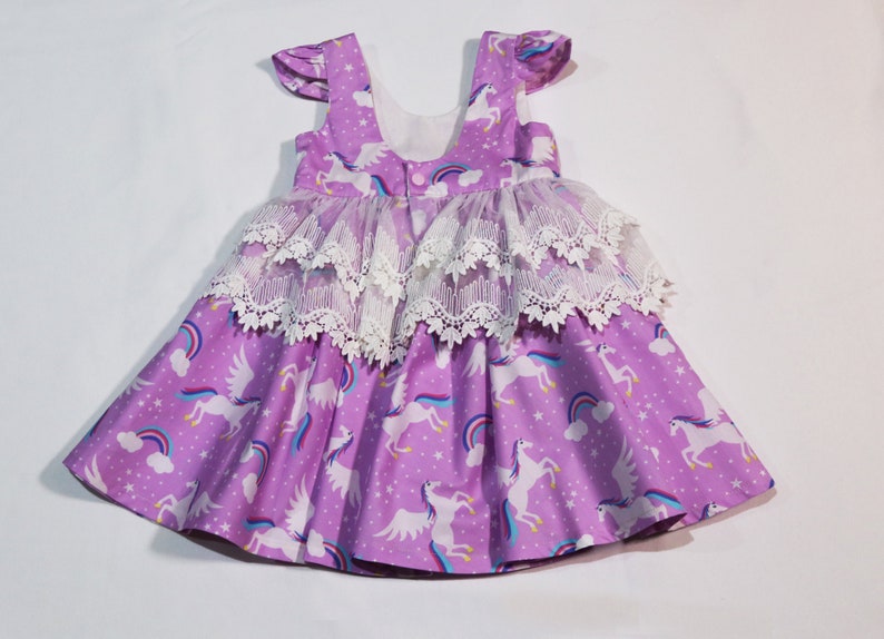 Exquisite Unicorn and rainbows on lilac background Dress
