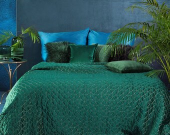 About 15% of these are bedspread, 5% are bedding set, and 10% are quilt. green bedspread etsy