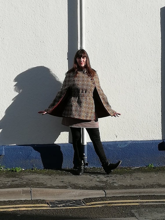 Vintage 1960s Welsh tapestry belted cape