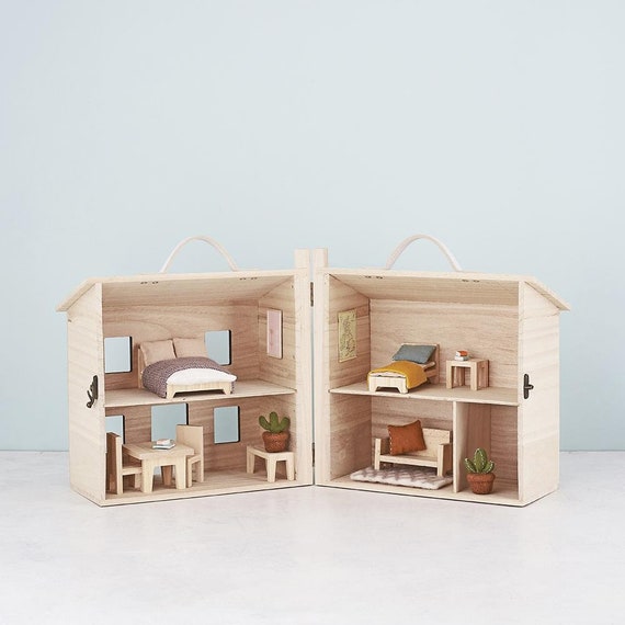 carry dolls house