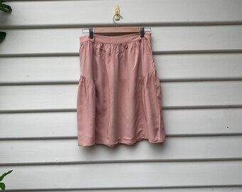 Light pink/salmon coloured skirt. Knee length. Size M-L