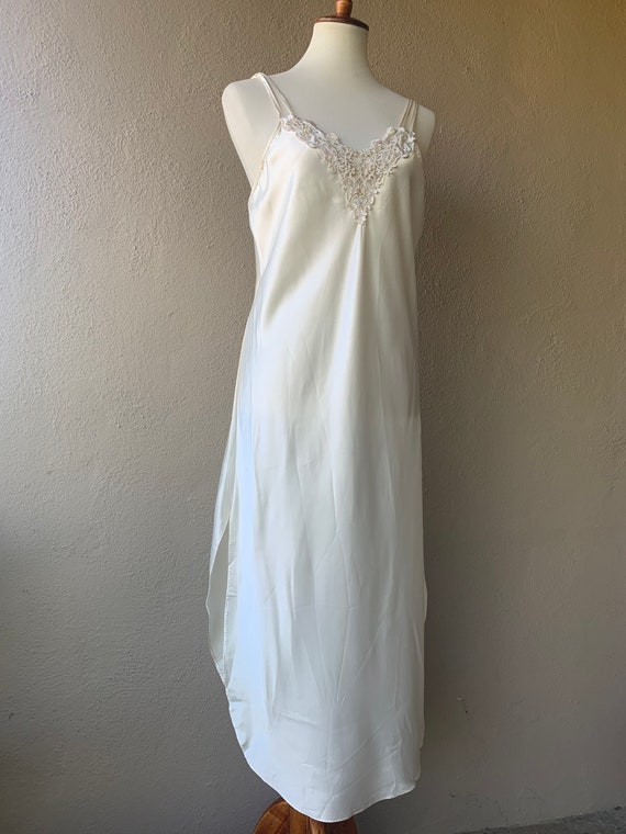 Vintage Embroidered Night Gown