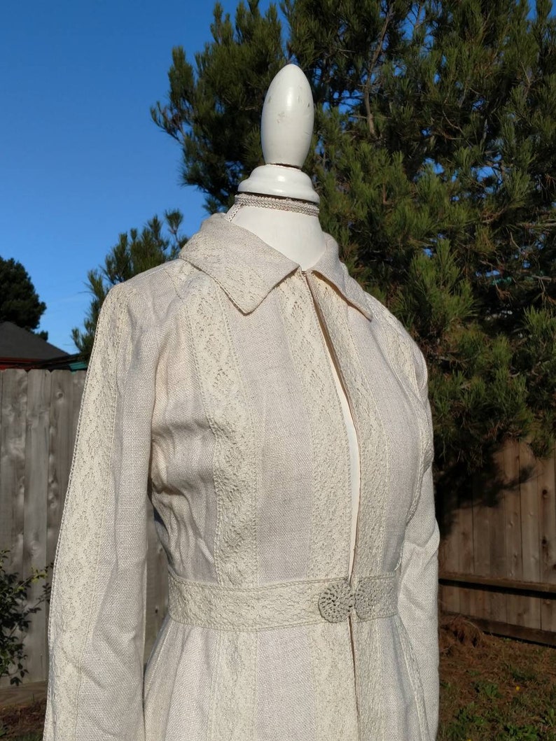 med Linen princess coat size 8 swing coat mid length winter sm Christmas natural fiber bridal boho womens vintage 70s lace jacket