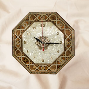 Klocka, väggklocka, armbandsur, graverad träklocka, handgjord klocka, intarsia, mosaik, julklapp, möbler - pärlemor, kontorsinredning bild 6