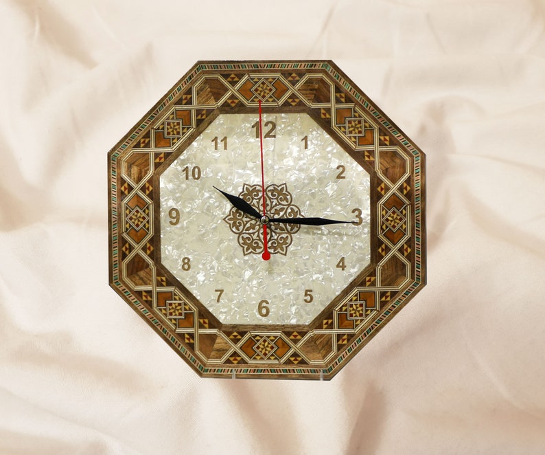 Klocka, väggklocka, armbandsur, graverad träklocka, handgjord klocka, intarsia, mosaik, julklapp, möbler - pärlemor, kontorsinredning bild 6