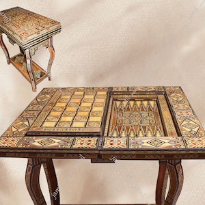 Lujosa mesa 3 en 1 de ajedrez, backgammon y naipes. Incluye: ajedrez de 21,5", backgammon, naipes, piezas de ajedrez, damas y dados.