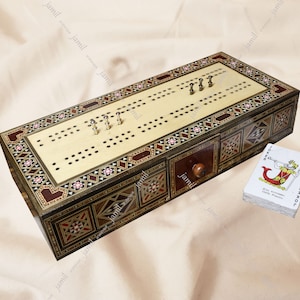 Ensemble de planches de cribbage HQ pour deux joueurs, planche de cribbage/boîte incrustée, inclus (Boîte de planche de cribbage 12 1/2"-2 pistes - carte à jouer, 4 piquets)