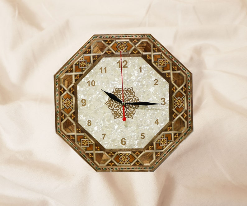 Klocka, väggklocka, armbandsur, graverad träklocka, handgjord klocka, intarsia, mosaik, julklapp, möbler - pärlemor, kontorsinredning Octagonal shape 2
