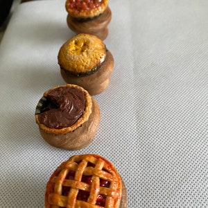 Specialized Food Knobs 1:12 scale, each is made to order. Each pie is uniquely designed, request your favorite style!