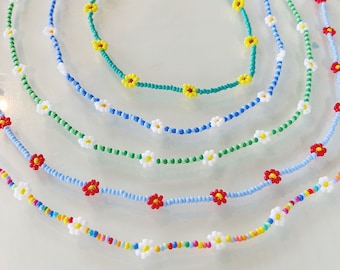 Custom Daisy Beaded Choker Necklace, Flower Choker, Seed Bead Necklace, Flower Necklace, Beaded Necklace, Colorful Spring Bead Necklace