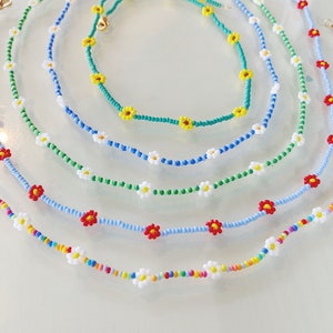 Custom Daisy Beaded Choker Necklace, Flower Choker, Seed Bead Necklace, Flower Necklace, Beaded Necklace, Colorful Spring Bead Necklace