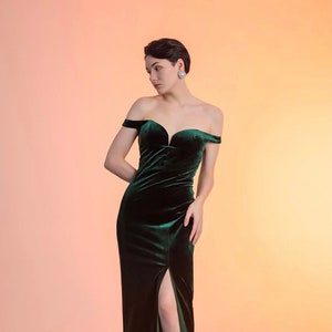 Sexy Off-the-shoulder Mermaid Velvet dress thigh slit • Dark green Sweetheart neckline Modern long Velvet Dress