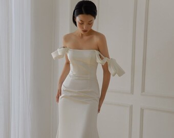 Elegante abito da sposa semplice con spalle scoperte e svasato in duchesse di raso / abito da ballo minimalista in stile francese con cerniera corsetto bianco blu scuro