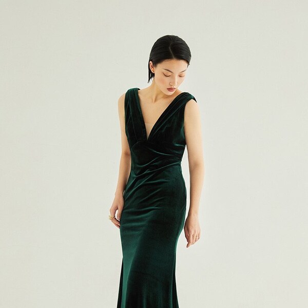 Designer Velvet sleeveless Deep V Dress• V-neck front-split Bridesmaids Navy Red Green Floor-Length Velvet Dress Wedding Banquet Gifts