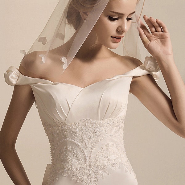 Handmade Shoulder-length 3D floral beaded veil, Short wedding veil, Soft tulle bridal veil, ivory, off-white