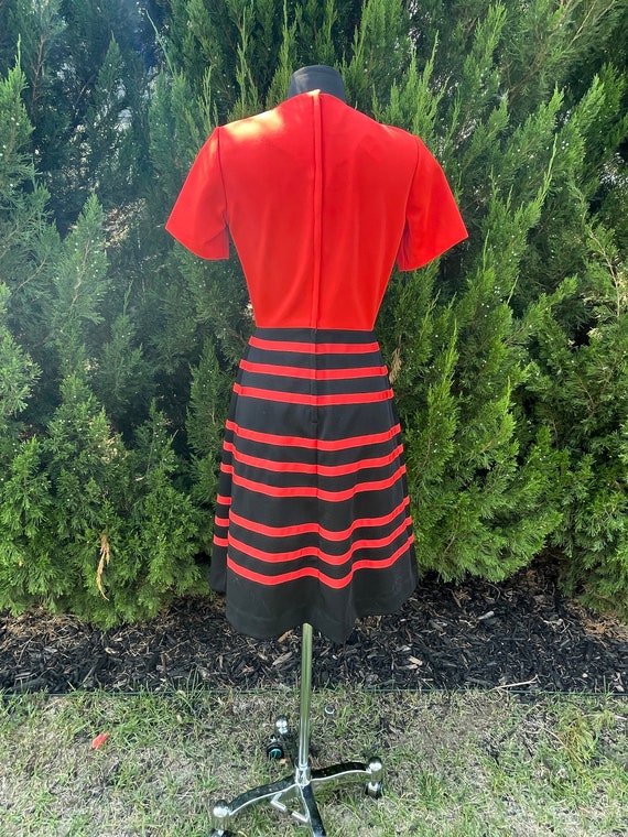 1970s Toni Todd Geometric Red & Black Dress - image 5