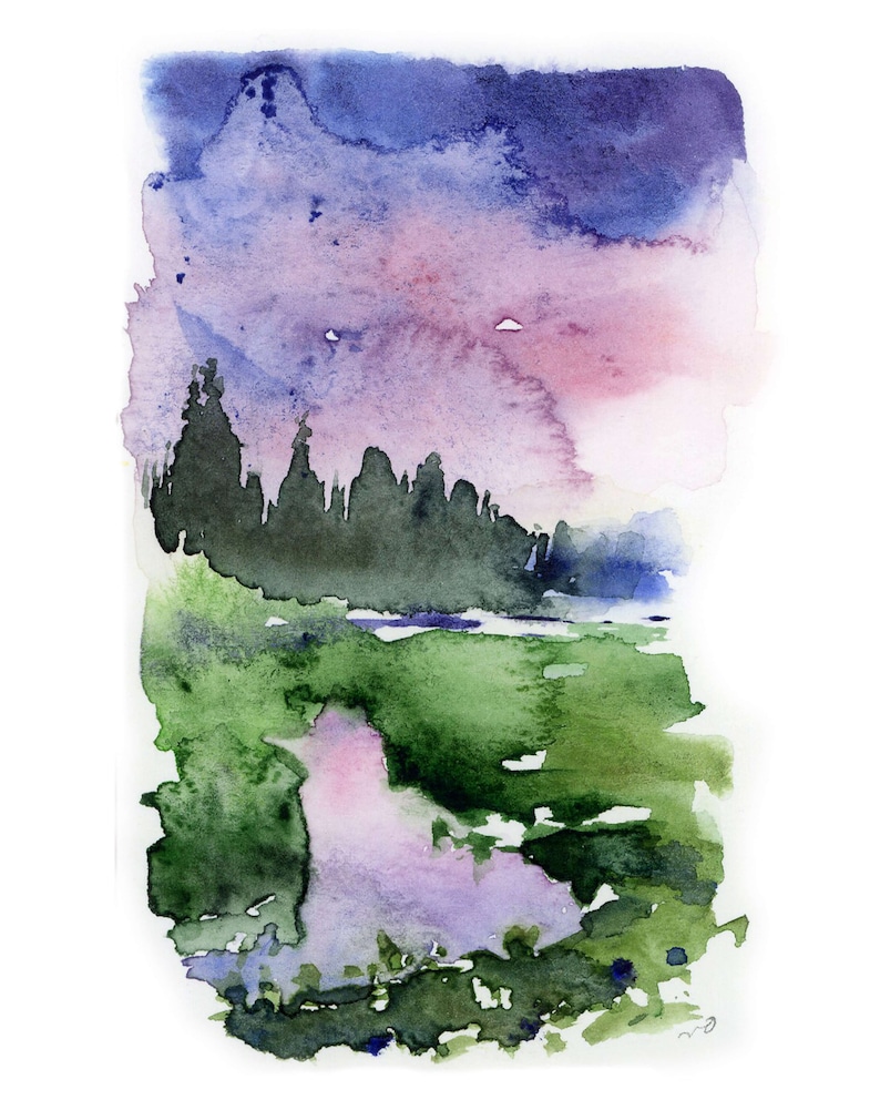 Pode incluir: Pintura em aquarela de uma paisagem com uma silhueta de floresta, um lago e um c&eacute;u colorido. O c&eacute;u transita do azul profundo para o rosa e o roxo. O primeiro plano apresenta tons verdes e roxos.