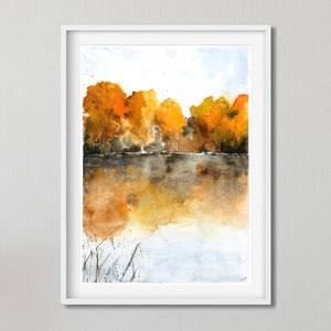Puede incluir: Pintura acuarela de un lago con una hilera de &aacute;rboles en el fondo. Los &aacute;rboles son una mezcla de naranja, amarillo y verde. El agua es de un azul claro con un reflejo de los &aacute;rboles.