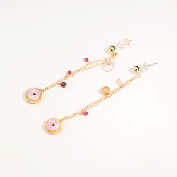 VENTE ! Boucles d'oreilles donut en pâte polymère faites main, boucles d'oreilles gold filled, boucles d'oreilles pierres précieuses roses, boucles d'oreilles demoiselle d'honneur, boucles d'oreilles délicates.