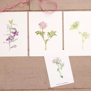 Set aus 3 floralen Drucken und einer floralen Grußkarte mit deinen eigenen Worten im Inneren.