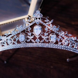 Women Bride Wedding Silver Color Bling Crystal Rhinestone Princess Queen Prom Function Costume Party Tiara Crown PROP Hair band Headband