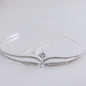 Women Simple Slim Crystal Rhinestone Tiara,Girl Prom Function Costume Party shine Silver Color tiara, Crown Hair head band Headband