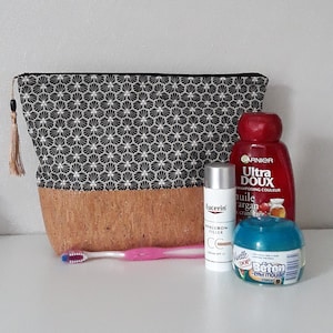 trousse de voyage/trousse de toilette femme/coton enduit imprimé riad noir/or/blanc/trousse en liège femme/doublée/idée cadeau Noël femme