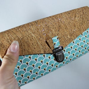 https://www.mydearpoppet.com/de/listing/631999309/kompagnon-de-sac/portefeuille-porte-chéquier-porte-cartes-porte-papiers/cotton-enduit-imprimé-vert-lagon-noir-or-blanc-et-liège-pailleté-or