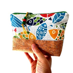 pochette/trousse maquillage/accessoire de sac/cadeau femme/coton enduit imprimé poissons/liège naturel doré