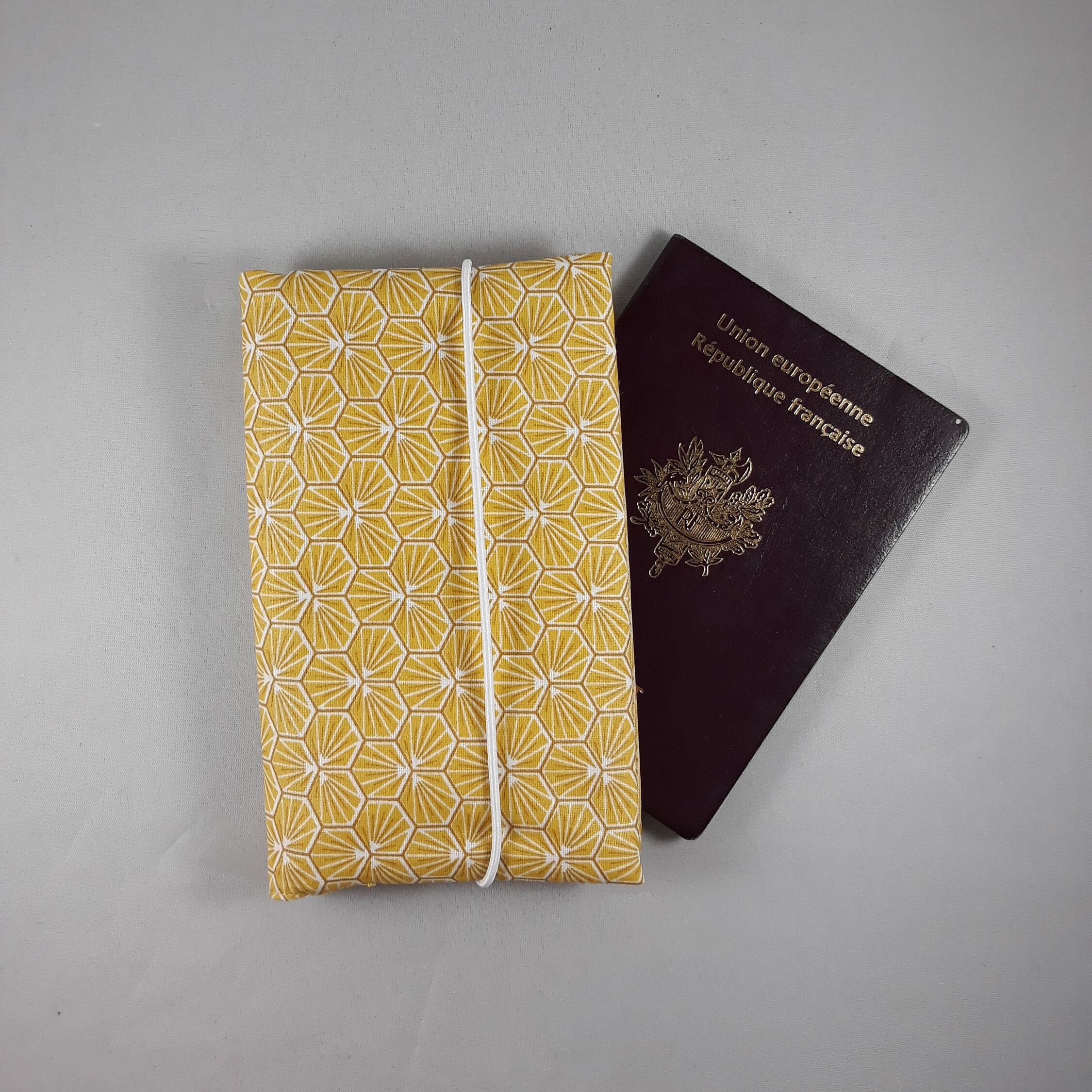 Étui Passeport En France/portefeuille/étui Carte Grise/permis/cadeau  Homme/femme/coton Enduit Jaune/or/blanc/similicuir Jaune 