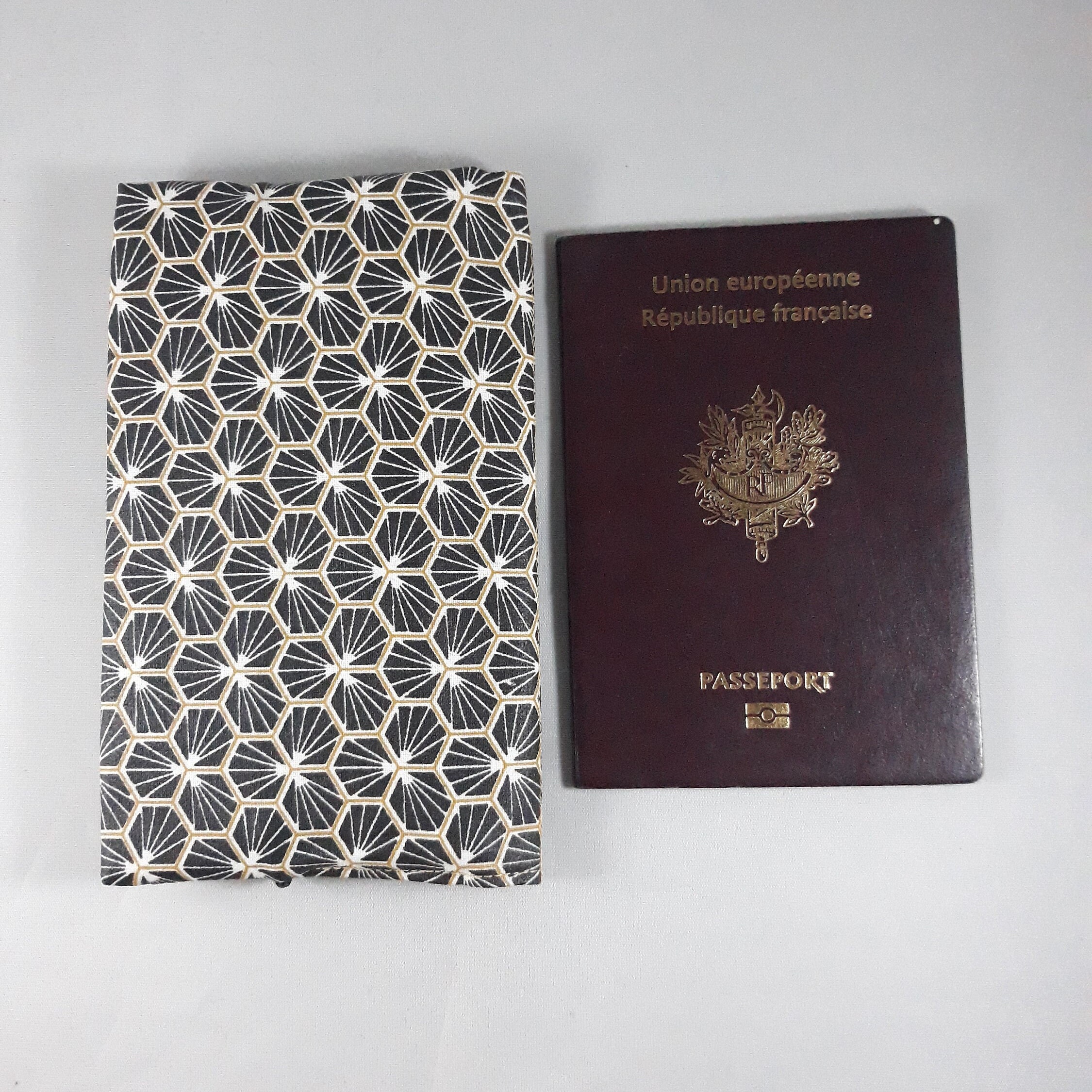 Étui passeport/portefeuille femme/porte-cartes/étui Carte grise/permis/cadeau femme/coton Enduit Riad noir/or/blanc/similicuir or