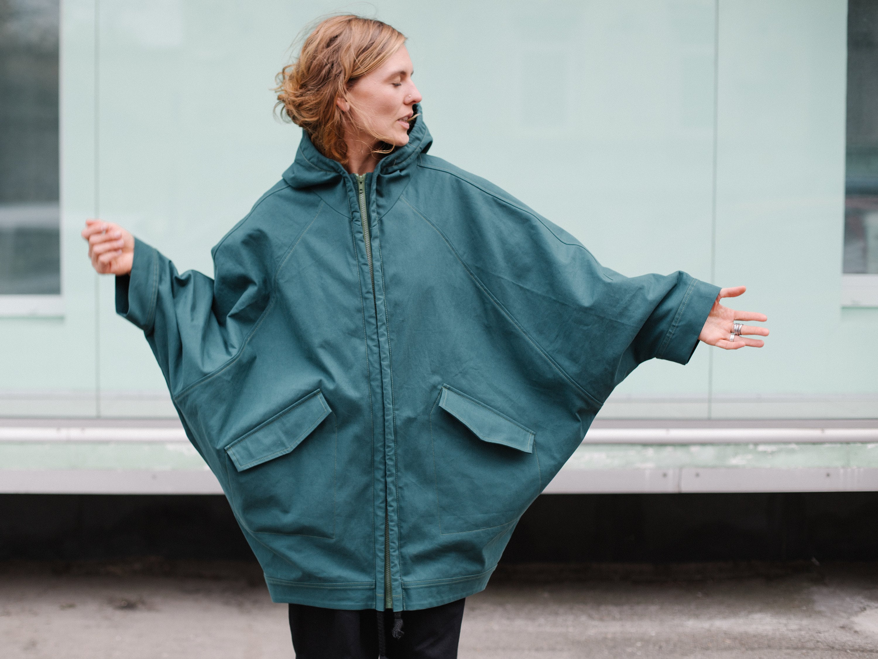 Chubasquero Para Mujer Impermeable Con Capucha - Ligero Y Transpirable - Tallas Grandes Disponibles - Con Bolsillos Y Cordón Ajustable