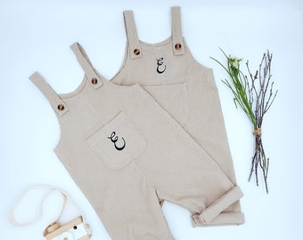 Monogrammierte Baby Overalls, Geschlechtsneutrale Kleidung für Den ersten Geburtstag Kuchen Smash Foto, Kleinkind personalisiert Initial Cord Dungarees UK