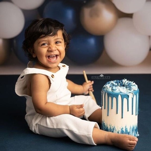 White Cake Smash Outfit Boy Dungarees, Neutral Cake Smash Overalls Outfit, Gender Neutral Toddler, Boy or Girl First Birthday 1st Photoshoot