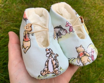 Disney Winnie The Pooh Crib Shoes for Baby Size 12-18 MO Multi