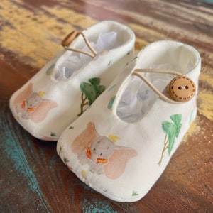 Dumbo Baby shoes, bloomers and bib - Several Sizes