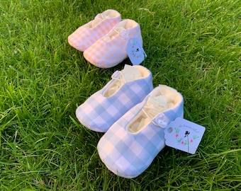 Chaussures bébé à carreaux de différentes couleurs - Différentes tailles