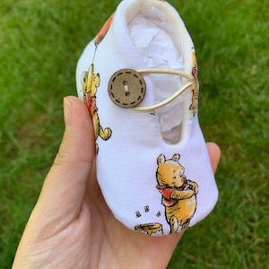 Winnie de Pooh Baby shoes - Several Sizes