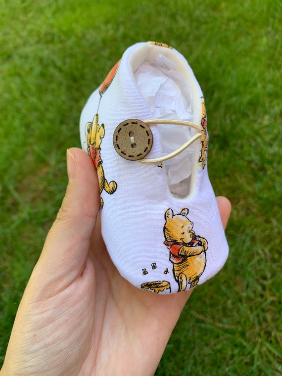 Winnie De Pooh Baby Shoes Several Sizes Etsy