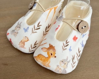 Chaussons bébé, couvre-couche et bavoir Bambi - Différentes tailles