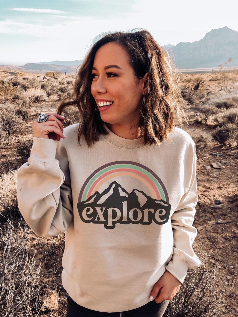 Explore Rainbow Mountain Sweatshirt Plus Size Clothing Available Hiking Lover Gift Nature Hoodies & Sweatshirts Cozy Adventure Clothing immagine 1