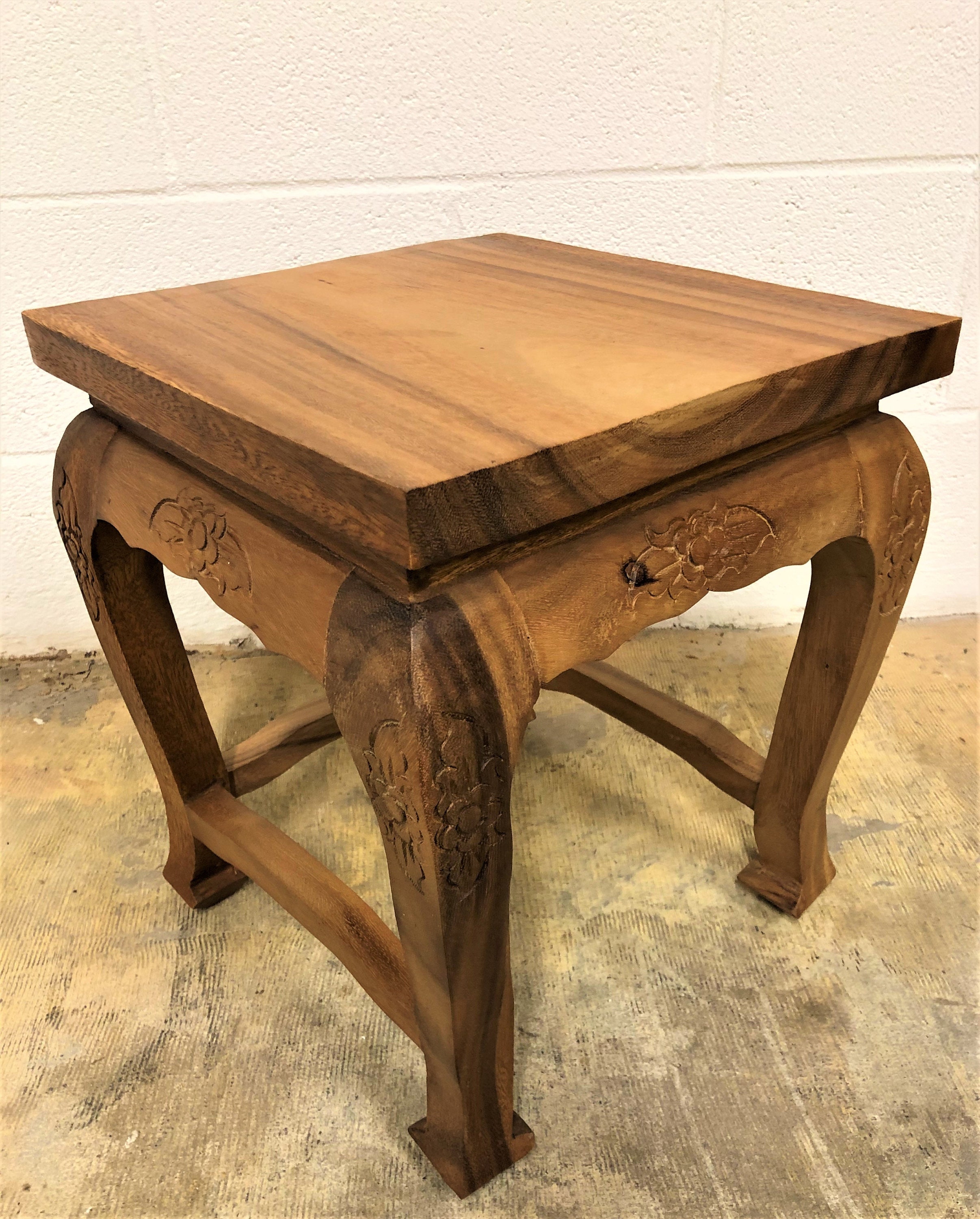 チベット テーブル 仏具台 Amazon｜中国の仏壇 木製チベット仏陀テーブル、家庭用、モダン