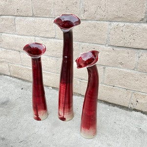 Red ceramic vase image 3