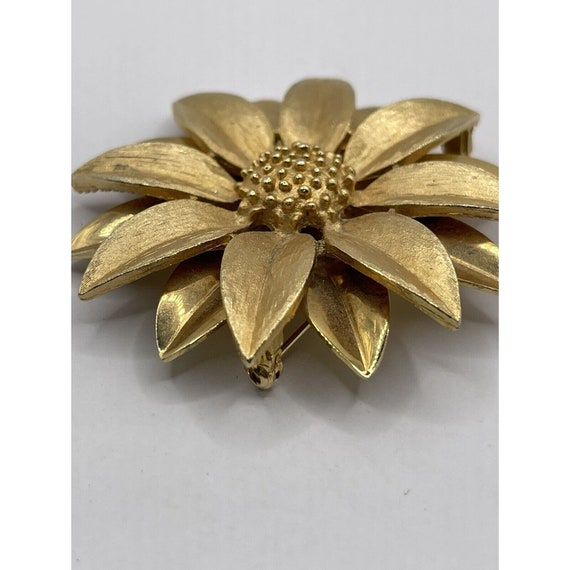 Gold Daisy Flower Brooch Vtg Sarah Coventry Pin F… - image 4