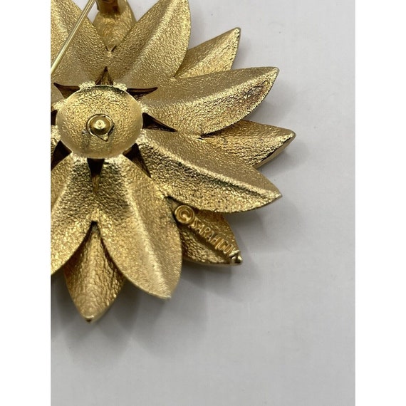 Gold Daisy Flower Brooch Vtg Sarah Coventry Pin F… - image 3