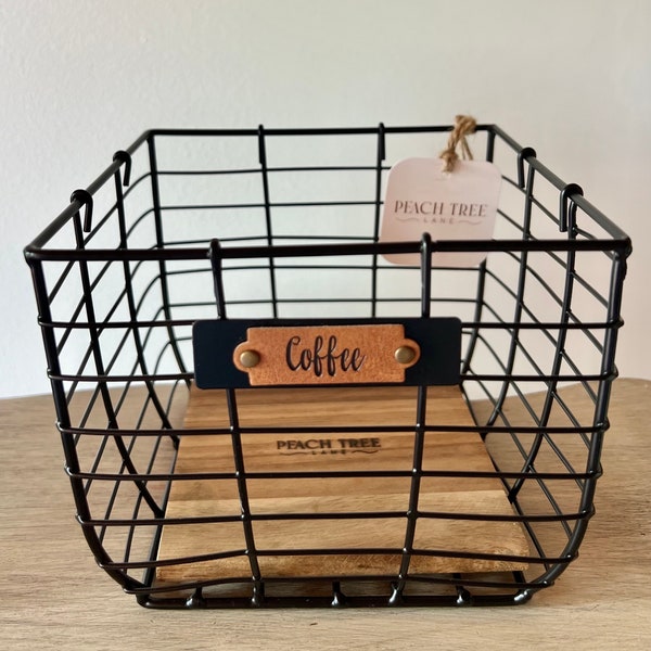 Porte-dosette rustique : panier en fil métallique noir avec base en bois d'acacia pour stocker le café