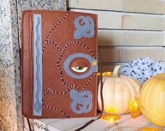 Hocus Pocus Spell Book Felt purse, crossbody bag , Fall themed Halloween purse, Halloween wallet