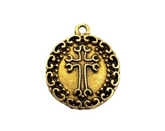 Medalla redonda con cruz en relieve, colgante chapado en oro envejecido, accesorios estilo boho, dijes dorados, suministros al por mayor para la fabricación de joyas DIY, católico, AG011