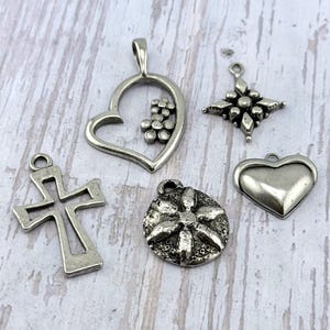 Rustic Round Flower Pendant,Antiqued Pewter Bold Charms,Unique Silver Findings, Boho DIY Jewelry Supplies,Artisan Jewelry,Wholesale,PT489 afbeelding 6